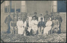 Cca 1914-1918 Katonakórház ápolói és ápoltjai, Fotólap, 9×14 Cm - Other & Unclassified
