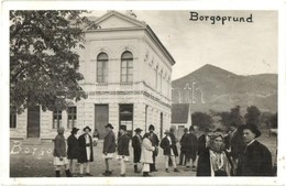 T2/T3 1943 Borgóprund, Prundu Bargaului; Városi Szálloda, Falubeliek / Hotel, Villagers. Photo (EK) - Unclassified