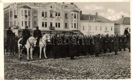 T2 1938 Léva, Levice; Bevonulás, Kálvin Udvar, Vörösmarty, Bernát és Valasek üzletei, Gyógyszertár, Vendégl? / Entry Of  - Unclassified