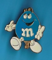 1 PIN'S  //    ** MONTGOLFIÈRE / M&M's ** - Montgolfières