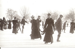 Angleterre. CPM. Gloucesterhire. Cheltenham. Patineur Sur Le Lac Pittville (1895) (Skaters On Pittville Lake) (Repro) - Cheltenham