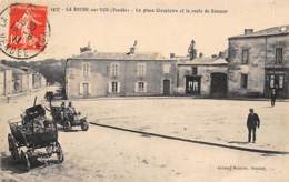 La Roche Sur Yon  85  :  Place Circulaire Et Route De Saumur   (voir Scan) - La Roche Sur Yon