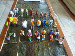 Lot De 30 Playmobil Et Autres Figurines Articulés+ Quelques éléments - Playmobil