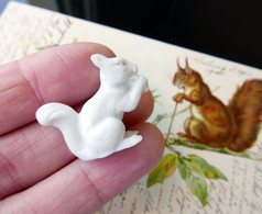 Figurine Ancienne Allemande Ecureuil 25 Mm Miniature Biscuit 1890 Poupée Feve Bibelot - Animales