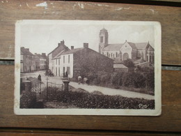 CPA 85 LES LUCS SUR BOULOGNE EGLISE ET LA ROUTE DE ROCHESERVIERE - Les Lucs Sur Boulogne