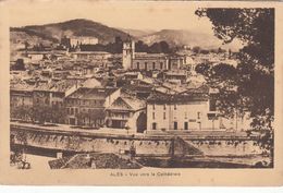 Cp , 30 , ALÈS , Vue Vers La Cathédrale - Alès