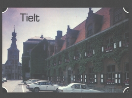 Tielt - Stadhuis En Halletoren - Nieuwstaat - Vintage Car Ford Escort - Tielt