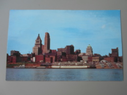 ETATS UNIS OH OHIO SKYLINE OF CINCINNATI FROM THE KENTUCKY SHORES OF THE OHIO RIVER......... - Cincinnati