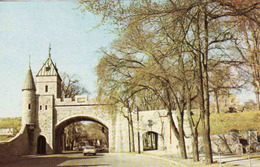 Canada > Quebec > Quebec, St. John Gate, La Porte St. Jean, Car, Used - Québec – Les Portes