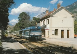 CPM ARGENTIERE-LA BESSEE - Tracté Par Les BB 67405 Et 67457, Un Train De Voyageur Briançon - Marseille-ST-Charles - L'Argentiere La Besse