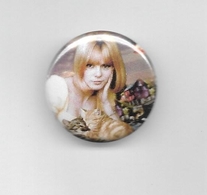 DIVERS  France Gall " Badge " - Objets Dérivés