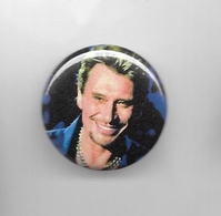 DIVERS  Johnny Hallyday  "  Badge  " - Objets Dérivés