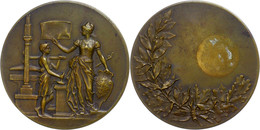 1231 Bronzemedaille (Dm. Ca. 50,50mm, Ca. 57,66g), O.J., Von E. Mouchon. Av: Weibliche Gestalt An Wappen Vor Presse Mit  - Other & Unclassified