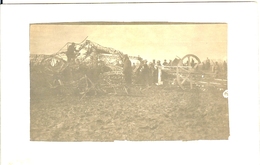 CARTE PHOTO DESTRUCTION D UN ZEPPELIN ? LES MILITAIRES SONT PRESENTS AINSI QUE LES INFIRMIERES - Fotos