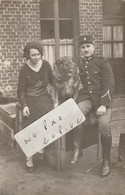 HIRSON - Un Préposé Des Douanes Avec Sa Femme Et Leur Chien En 1931    ( Carte Photo ) - Hirson