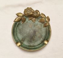 Cendrier Vide-poche Coupelle Ou Baguier Ancien Art Nouveau Fleurs Signé Vitello Bronze Et Laiton - Bronzes