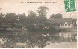 LA TRIMOUILLE (Vienne) - Le Moulin à Périn - Animée - Groupe De Lavandières Au Lavoir - La Trimouille
