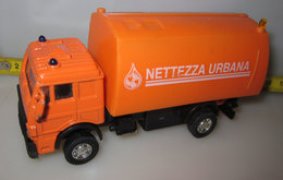 NETTEZZA URBANA - Camions, Bus Et Construction