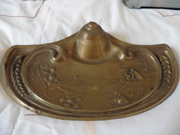 Très Grand Encrier Ancien Art Nouveau En Bronze Au Décor De Fleurs Et épis De Blé 33 Cm Long - Bronces