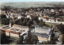 71 - PIERRE De BRESSE : Vue Générale Aérienne - Le Chateau Au 1er Plan - Jolie CPSM Dentelée Colorisée GF -.Saône Loire - Autres & Non Classés