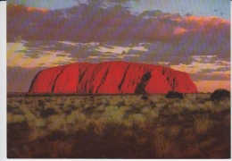 Ayers Rock Alice Springs Circulated Postcard (ask For Verso / Demander Le Verso) - Alice Springs