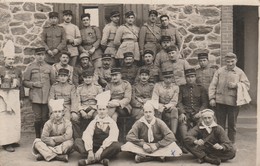 MONTLUCON - 2 Cartes - Mess Sous-officiers Du 121 ème RI  ( Carte-photo ) + Une Pensée Du 121ème  RI En 1929 - Montlucon