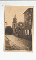 LESNEVEN (FINISTERE) 3 L'EGLISE ET UN COIN DE LA PLACE LE FLO (HOTEL JEZEQUEL) - Lesneven