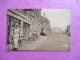 CPA 85 FONTENAY LE COMTE HOTEL CAFE TERMINUS AVENUE DE LA GARE TERRASSE ANIMEE - Fontenay Le Comte