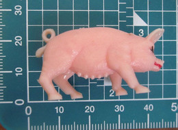 MAIALE PIG  SINGAPORE VINTAGE Figure - Pigs