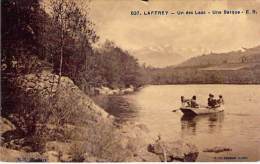 38 - LAFFREY : Un Des Lacs - Une Barque - CPA " Vernie "- Isère - Laffrey