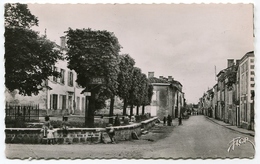 BRIOUX Sur BOUTONNE La Grand Rue - Brioux Sur Boutonne