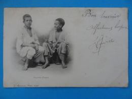 ALGERIE Yaouleds Cireurs Jeunes Garçons Métier Photo De Geiser Alger CP Précurseur 1904 - Profesiones