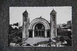 ORAN - La Cathédrale Et La Place JEANNE D'ARC - Oran