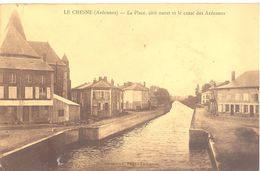 Le Chesne - La Place, Côté Ouest, Et Le Canal Des Ardennes - Le Chesne