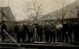 BERUFE/GESCHÄFTE - Foto-Ak - EISENBAHN - Gleisbauarbeiter Mit Pressluft I-II - Pubblicitari