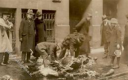 REVOLUTION BERLIN 1919 - Foto-Ak -Menschen Holen Sich Pferdefleisch Auf Der Strasse- Ohne Text! I - Guerra