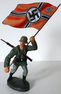 Propaganda WK II Plastolin Soldat Mit Reichskriegsflagge I-II - Guerra 1939-45