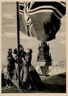 SS WK II Deutsche Polizei Hisst Reichsdienstflagge Auf Der Burg In Krakau Foto AK I-II - Guerra 1939-45