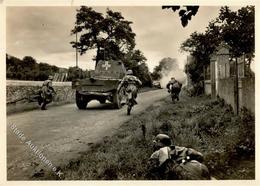 SS WK II Unsere Waffen SS Dem Feind Entgegen Foto AK I-II - Guerra 1939-45