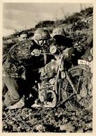 SS WK II Unsere Waffen SS Sowjetstraße Kradfahrer Foto AK I-II - Guerra 1939-45