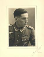 WK II Soldat Mit Infanterie Sturmabzeichen Foto Ca. 10,5 X 15,5 Cm I-II - Guerra 1939-45