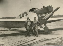 Flugzeug Junkers Julius Becker Mit Pilot Baur 1925 Foto Auf Karton 28 X 19,5 Cm I-II Aviation - 1939-1945: 2. Weltkrieg