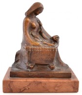 Olcsai Kiss Zoltán (1895-1981): Anya Gyermekével. Bronz, Jelzett, Márvány Talapzaton, M:17 Cm - Altri & Non Classificati