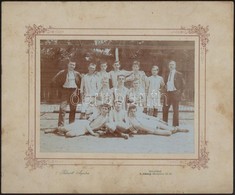 Cca 1900 Futballisták Csoportképe, Schmidt Ágoston Kőbányai Műterméből, Kartonra Kasírozva, 14x20 Cm - Autres & Non Classés