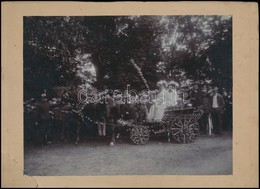 Cca 1910 Arad, Virágokkal Feldíszített Lovaskocsi, Kartonra Ragasztott Fotó, Sérült Kartonnal, Weisz Hugó Műterméből, 18 - Autres & Non Classés