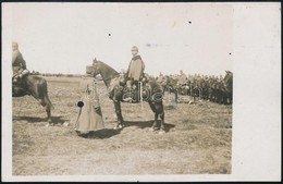 1917 IV. Károly Csapatszemlét Tart A Fronton, Fotólap, A Hátoldalon Feliratozva: 'Ő Felsége Beszélget Jankovich őrnagy ú - Andere & Zonder Classificatie