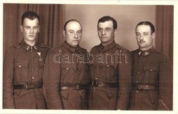 ** T2 Magyar Honvéd Tisztek Csoportképe / WWII Hungarian Royal Army Officers Group Photo - Non Classés