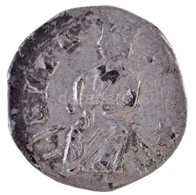 1235-1270. Denár Ag 'IV. Béla' (0,66g) T:2  
Hungary 1235-1270. Denar Ag 'Béla IV' (0,66g) C:XF
Huszár: 320., Unger I.:  - Zonder Classificatie