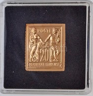 DN 'Világ Bélyegcsodái - Francia Királyság 20 Cent Sage' Aranyozott Cu Bélyegérem Tanúsítvánnyal (21,4x24,8mm) T:PP - Ohne Zuordnung