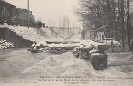 LES INONDATIONS DE JANVIER 1910 A TROYES - LE PONT DE LA RUE DES HT CORTINS EFFONDRE- LE TRAIN DE SECOURS SUR LA LIGNE D - Inondations